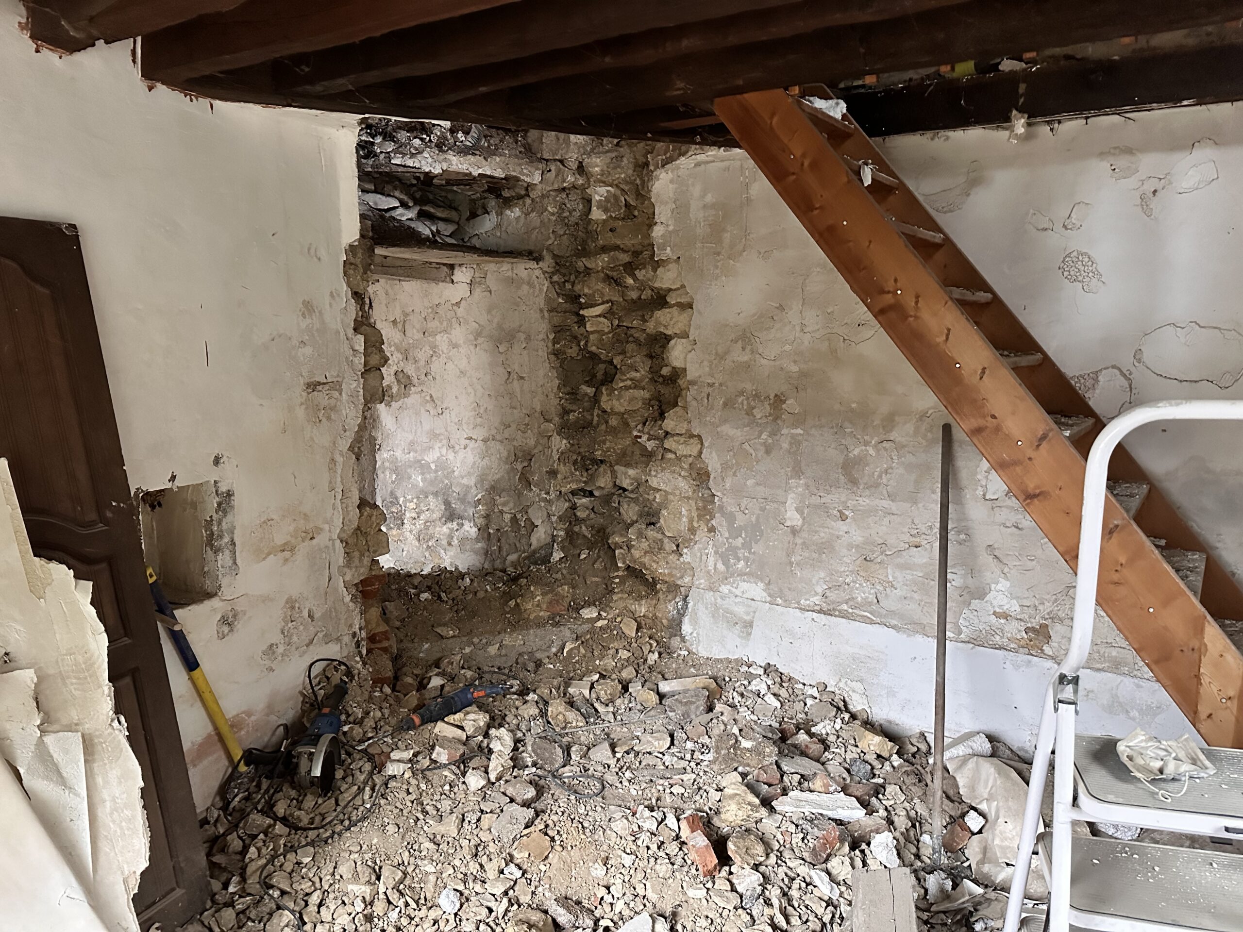 Création d’un studio sous les combles — avant travaux